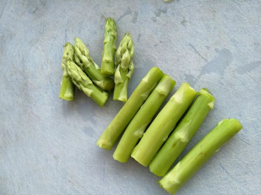 芦笋长得又小又细怎么回事,芦笋长得很细很短什么原因