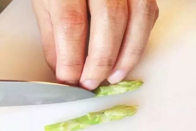 芦笋长得又小又细怎么回事,芦笋长得很细很短什么原因