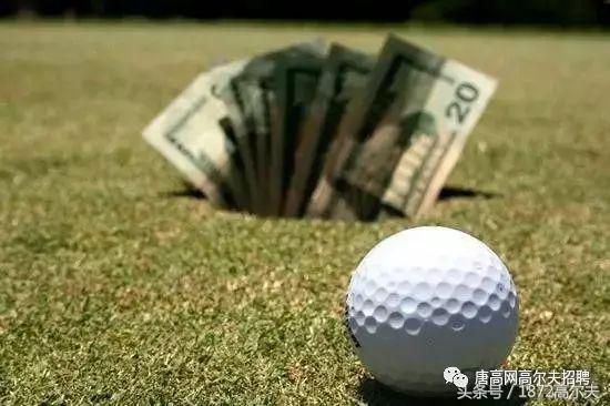 高尔夫球友外出打球,高尔夫爱好者和球童