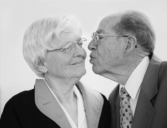 最浪漫的事是和你一起慢慢变老,我会想到最浪漫的事就是陪你变老