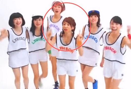 男子高速隧道提神,高速犯困夫妻在隧道提神