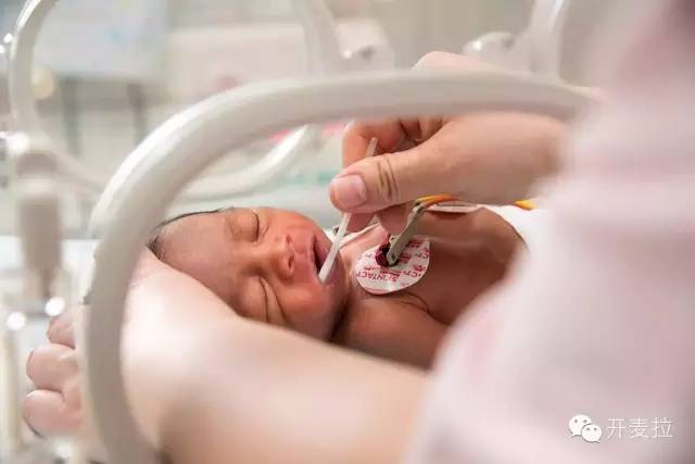 妇产科医生：当我伸手进宫腔，孩子很懂事地握了一下我的手