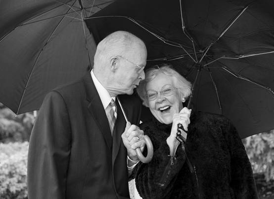 最浪漫的事是和你一起慢慢变老,我会想到最浪漫的事就是陪你变老