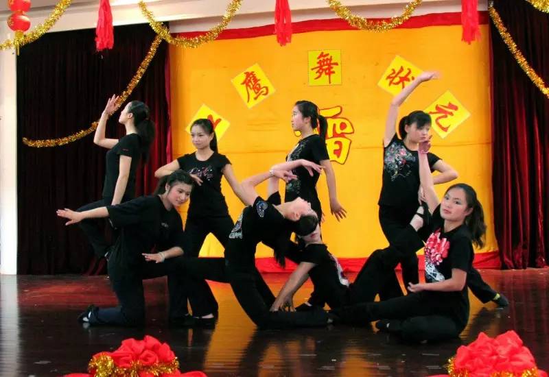 关于学校前世今生的第一段话,母校的前世今生