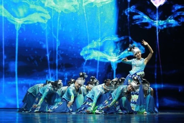 跟着圣玉去旅行，做一个水姑娘