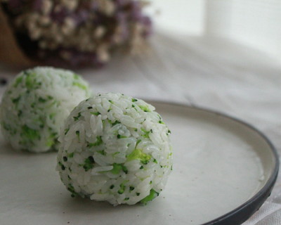 橄榄油西兰花沙拉,虾西兰花饭团的做法