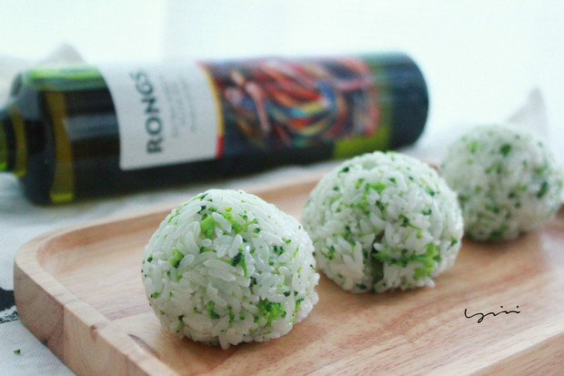 橄榄油西兰花沙拉,虾西兰花饭团的做法
