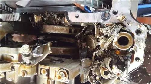 发动机爆缸的表现及原因,课堂出现问题怎么办