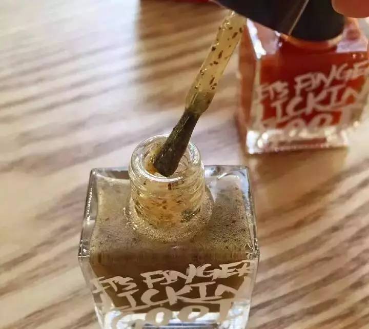 肯德基元气乳茶指甲油,可食用口红跨界肯德基