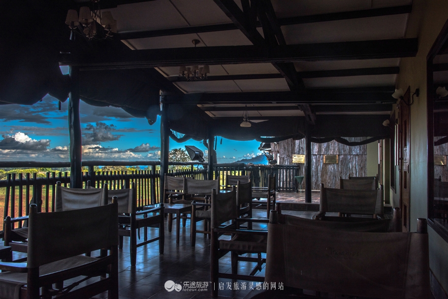 肯尼亚树顶酒店我住在了女王隔壁