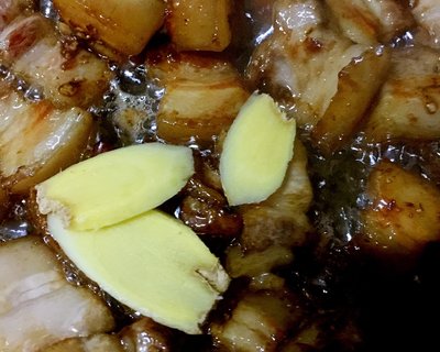 咸鱼蒸五花肉怎么做,腊鱼块烧五花肉