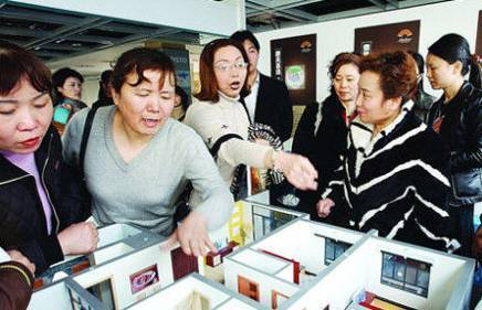 奶荒继续延伸,华裔爸爸购奶粉被拒,恶意囤货请适可而止