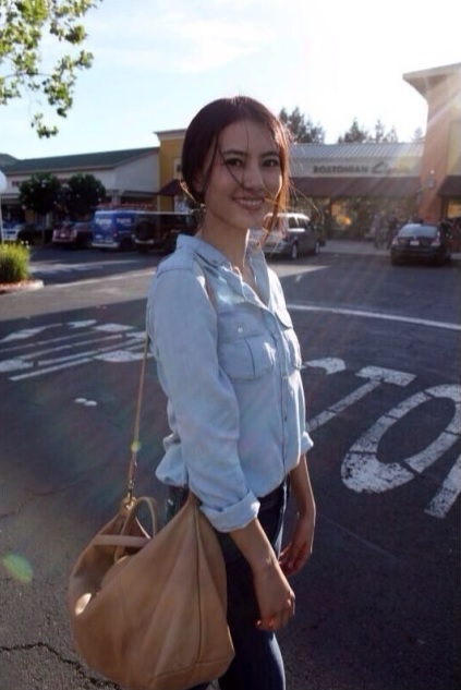 高圆圆和杨幂同穿绿色的裙子,杨幂高圆圆穿毛衣