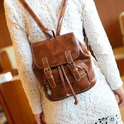 双肩包简单耐用百搭吗,双肩包放什么最好