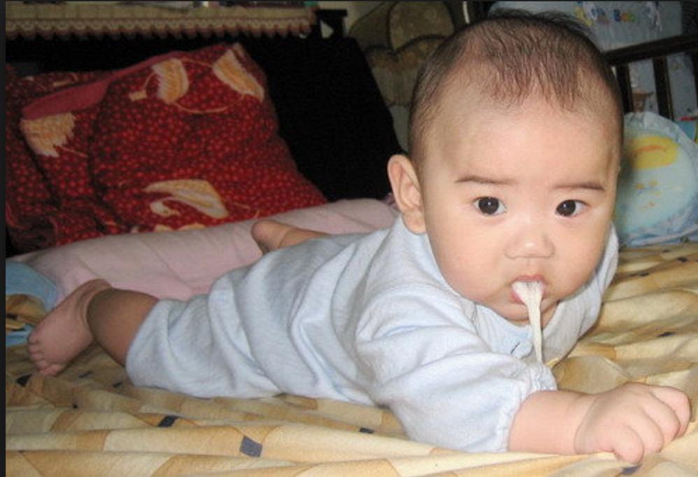 幽门狭窄吐奶有奶瓣吗,喷射吐奶是幽门螺杆菌吗
