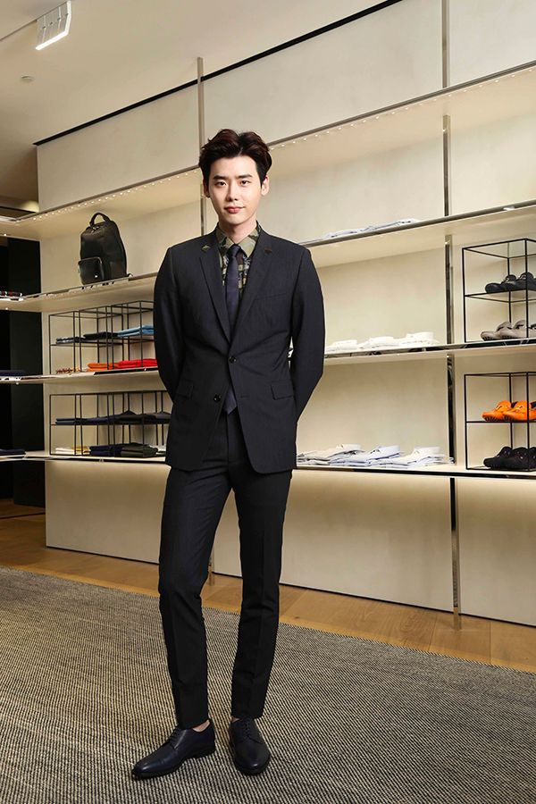 李钟硕和李易峰翻版男生,李钟硕李易峰像吗