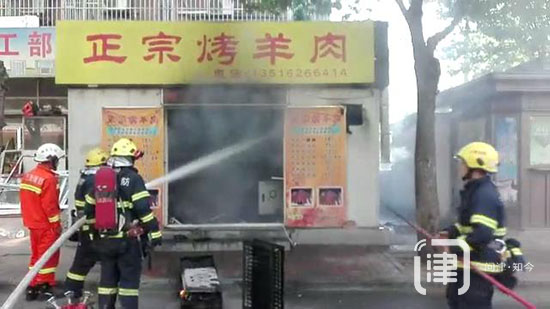 烤肉店着火事件,烤肉店炭烤炉着火视频