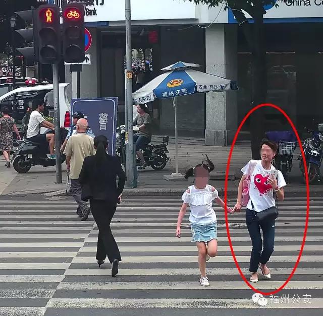 福州闯红灯多久能查出来,福州市十字路口红绿灯抓拍