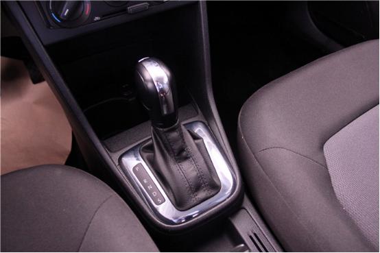 想给媳妇买一辆经济实惠的小车,二手车推荐1-2万女生开捷达