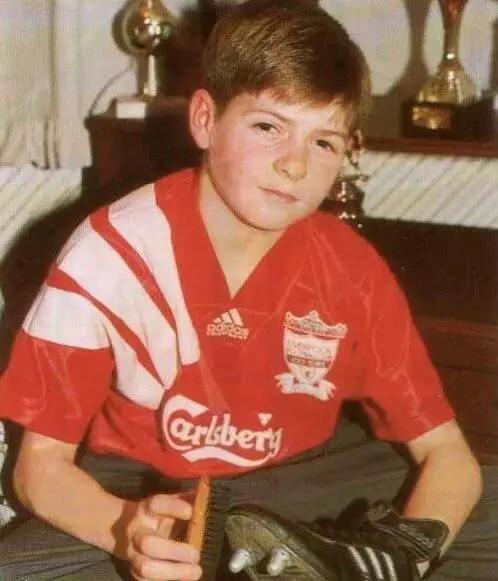 足坛巨星照片,足坛帅哥年轻的容颜