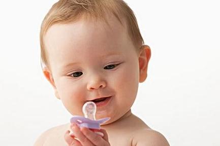 如何让宝宝戒掉奶嘴喝奶,宝宝戒掉奶嘴睡觉的方法