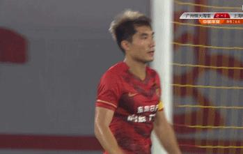 郑智铲断西塞的腿要负责吗,法国球员西塞被谁踢断腿了