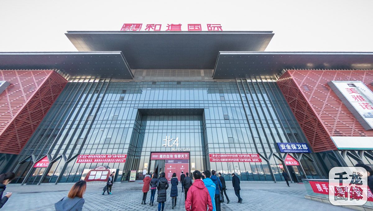 为什么你应该去“4*级A**景区”白沟买包包!