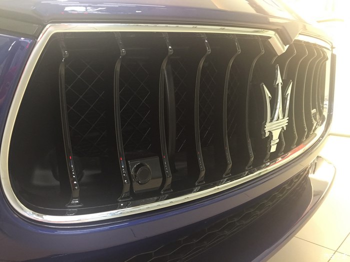 美女开玛莎拉蒂高速实拍原声视频,女车主提车