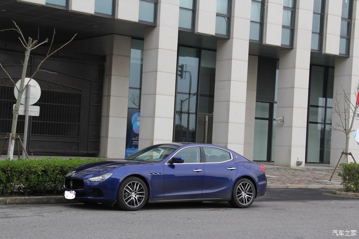 美女开玛莎拉蒂高速实拍原声视频,女车主提车