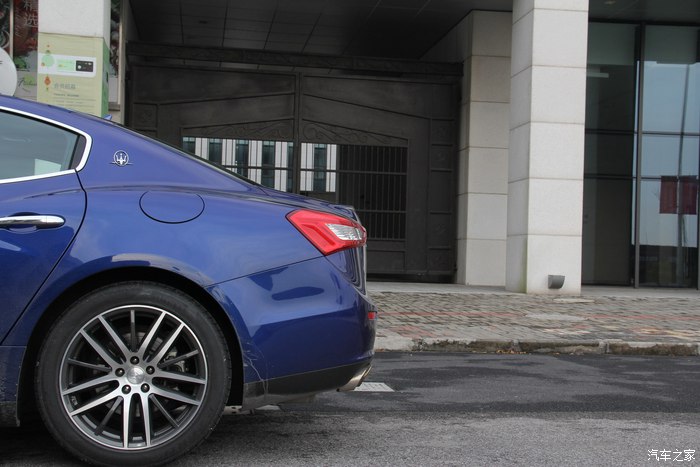 美女开玛莎拉蒂高速实拍原声视频,女车主提车