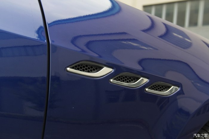 美女开玛莎拉蒂高速实拍原声视频,女车主提车