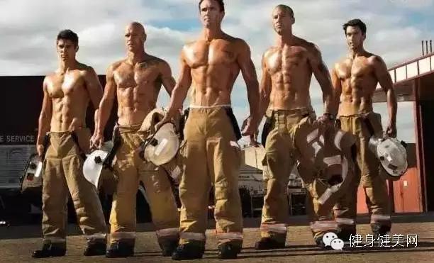 秀了身材，做了公益，还惹火了一大帮妹子...