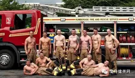 秀了身材，做了公益，还惹火了一大帮妹子...