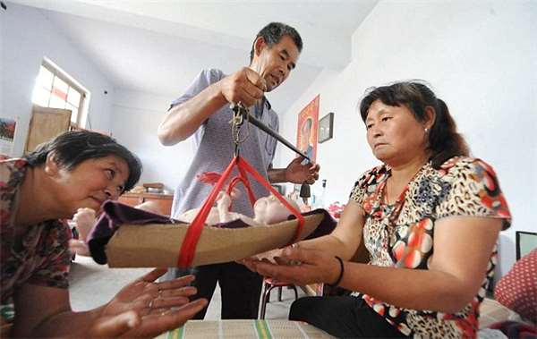 男婴先天无肛怎么排便,出生无法排便的罕见病宝宝