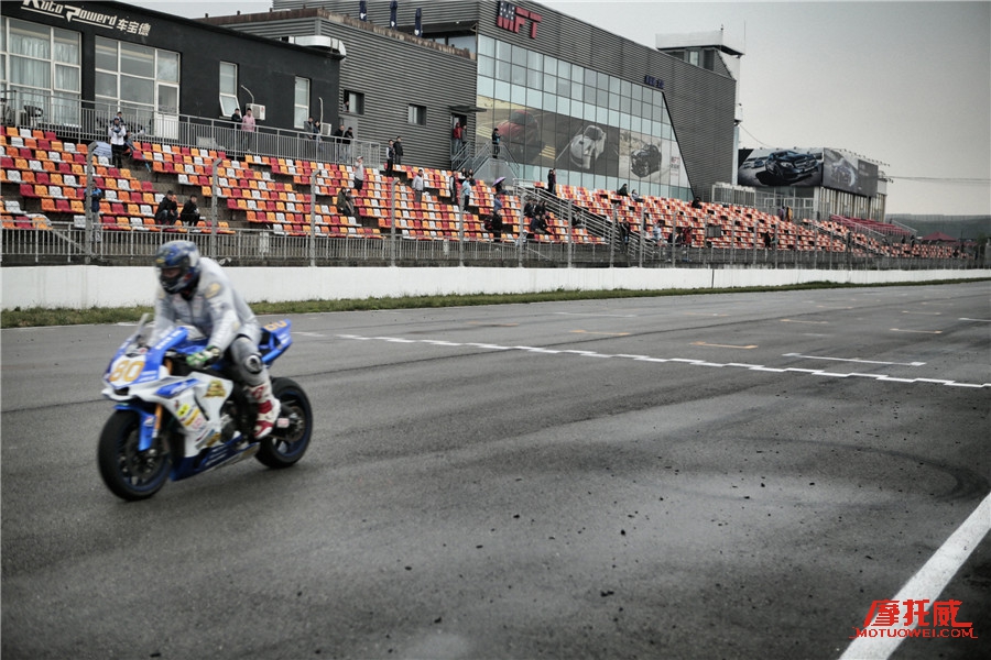 “旱鸭子与水怪”2016我是车手挑战赛首战摩托车组