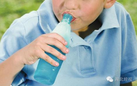 武汉女子喝醉酒呕吐身亡,女子喝下奇怪饮料后大出血