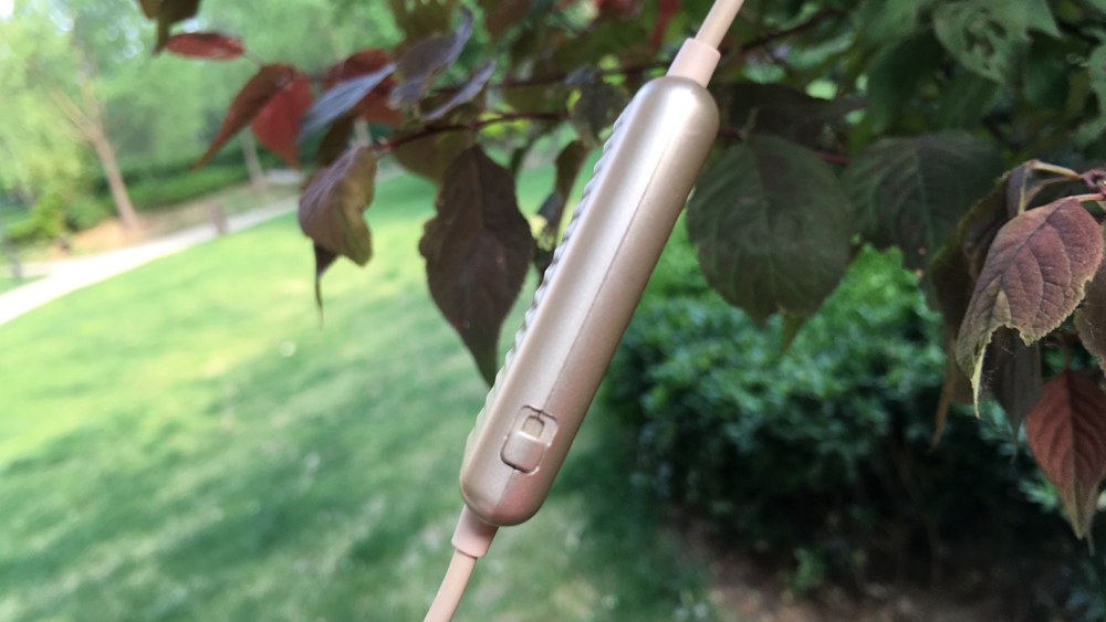 没有低音效果的耳机,能发出低音炮感觉的耳机