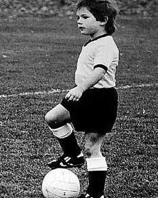 足坛巨星照片,足坛帅哥年轻的容颜