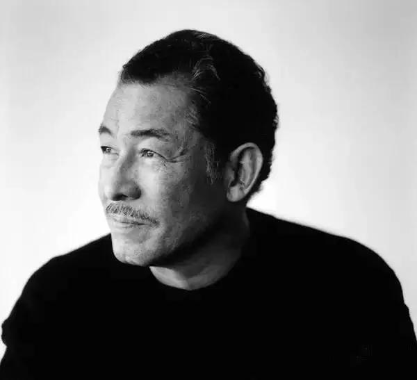 他设计的褶皱，在时尚圈领跑了53年！