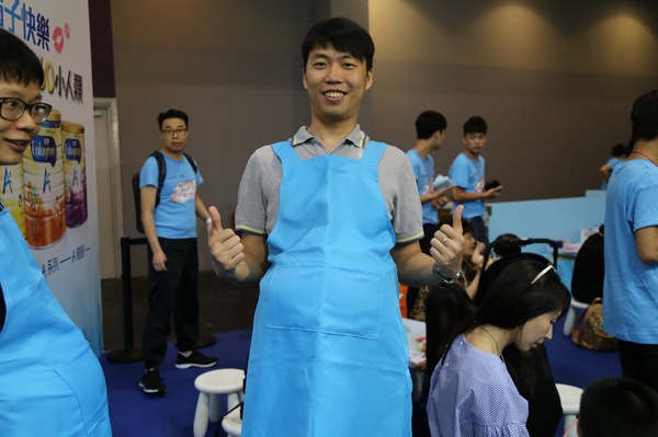 我和家婆关系*跃进大**|游妈妈咪咪嘉年华-港版美赞臣展位