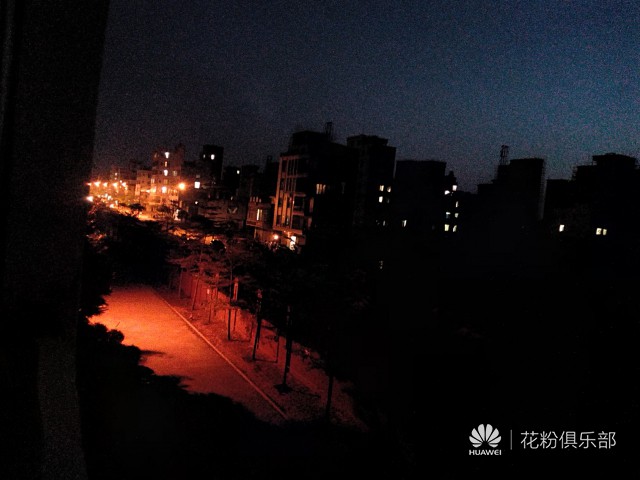 这就是3C畅玩版-手机中的白大胖小苹果