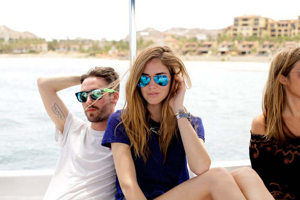 爱美无忧：你好，你的夏日墨镜装备已送达~