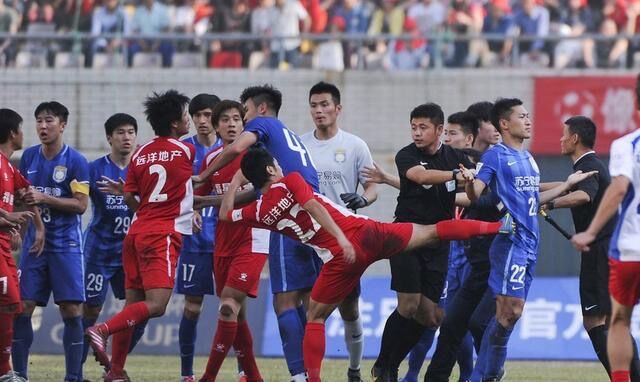 盘点足坛最匪夷所思的事件,足坛十大恶性事件