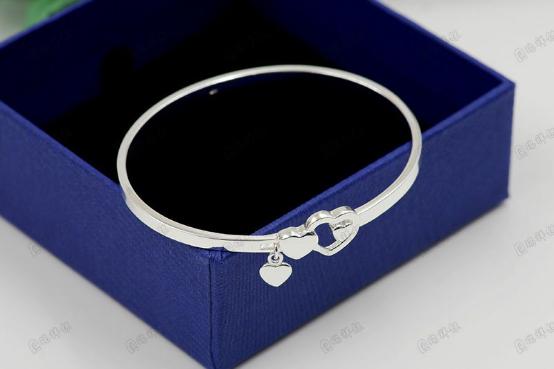 银子戴得越亮说明身体没有毒素吗,银子变黑戴着会变白吗