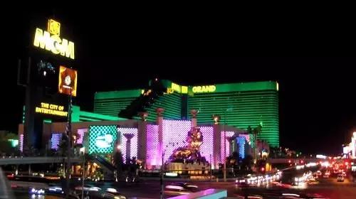 华南城奥特莱斯和茶园奥特莱斯,新田城首创奥莱