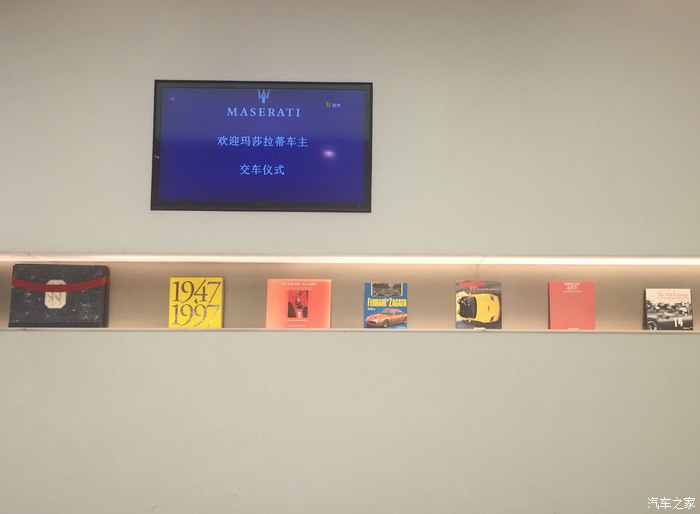 美女开玛莎拉蒂高速实拍原声视频,女车主提车