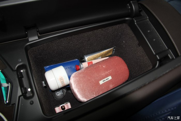 美女开玛莎拉蒂高速实拍原声视频,女车主提车