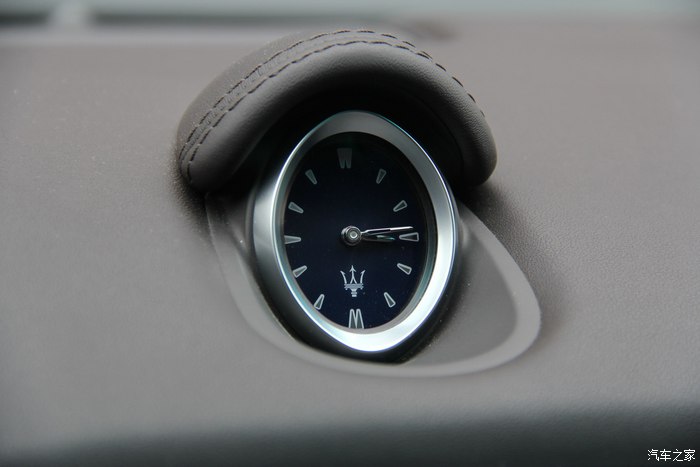 美女开玛莎拉蒂高速实拍原声视频,女车主提车