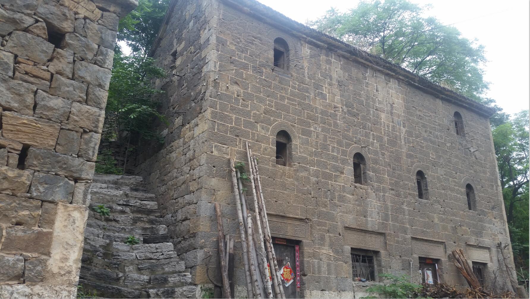 闺中待嫁的“石头村”：被揭“红盖头”，副省长看了都在赞