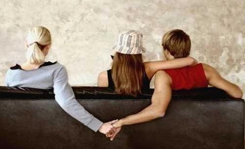 在西湖边上我拥着别的女人竟然遇到了丈母娘